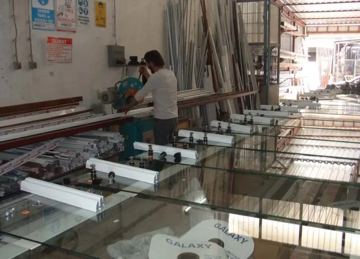 CAM BALKON İMALAT VE MONTAJ ELEMANI